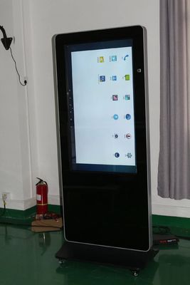 49-Zoll Digital Signage Kiosk mit 1920x1080 Auflösung und Logitech C930 Kamera